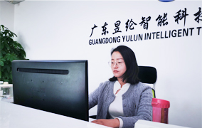 Vor-Ort-Techniker Reparatur der Matratzenspule Maschine