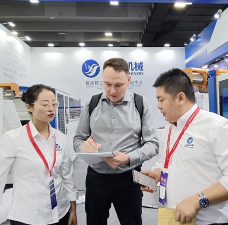 Vorverkaufsberatung mit Matratzenfabrikbesitzer